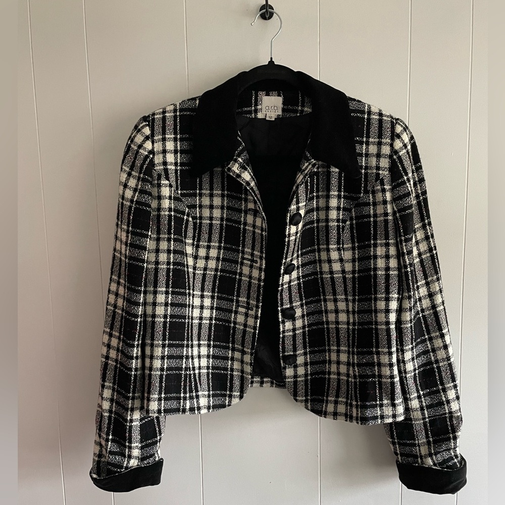 Preppy 90s White and Black Laid Crop Jacket🖤🤍